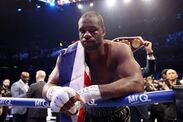 Daniel Dubois looks on