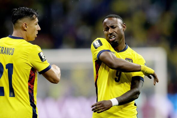 Ecuador players react against Mexico