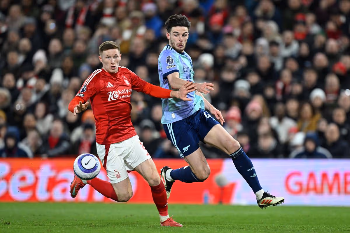 NOTTINGHAM, ENGLAND - FEBRUARY 26: Elliot Anderson of Nottingham Forest and Declan Rice of Arsenal battle for possession during the Premier League match between Nottingham Forest FC and Arsenal FC at City Ground on February 26, 2025 in Nottingham, England. (Photo by David Price/Arsenal FC via Getty Images)