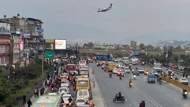 सडक र हवाई यातायात