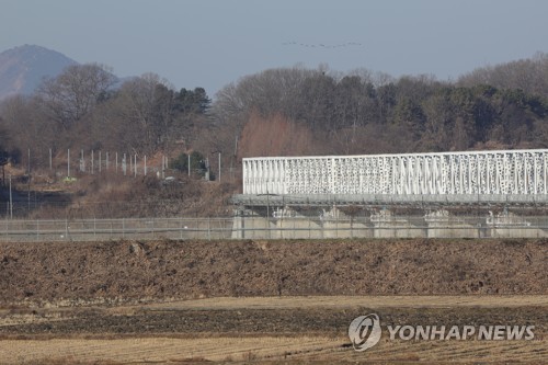 (LEAD) Gov't to ease civilian-restricted inter-Korean border boundaries for wider public access