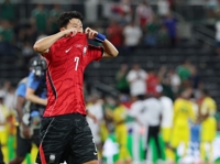 (World Cup) Son Heung-min sorry to teammates for not helping prevent loss to South Africa