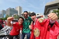 (World Cup) Fans gather at Gwanghwamun to root for S. Korea in World Cup match against Mexico