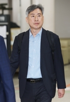 Ex-Coast Guard chief attends arrest warrant hearing