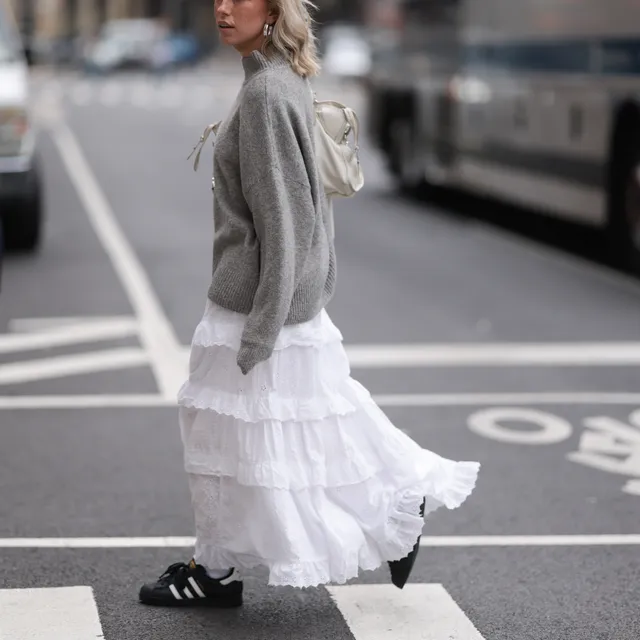 Goodbye, White Sneakers! Here’s How to Style Black Sneakers in Summer 2026