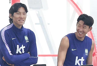 환하게 웃는 손흥민·김승규['생생 현장' 한국 축구대표팀]