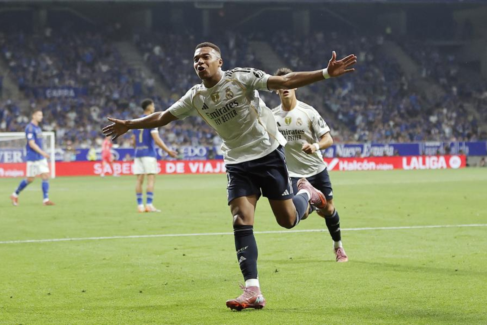 Mbappé celebrando su gol ante el Oviedo.